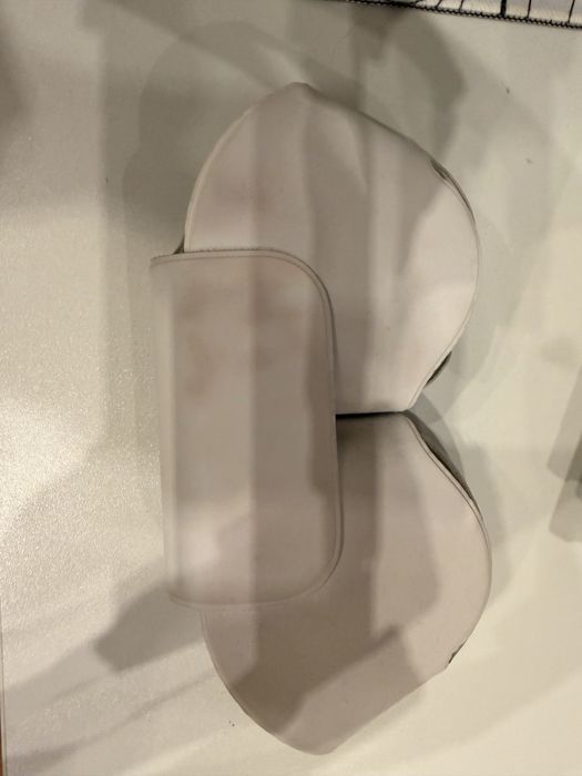airpods max silver cu husa beige