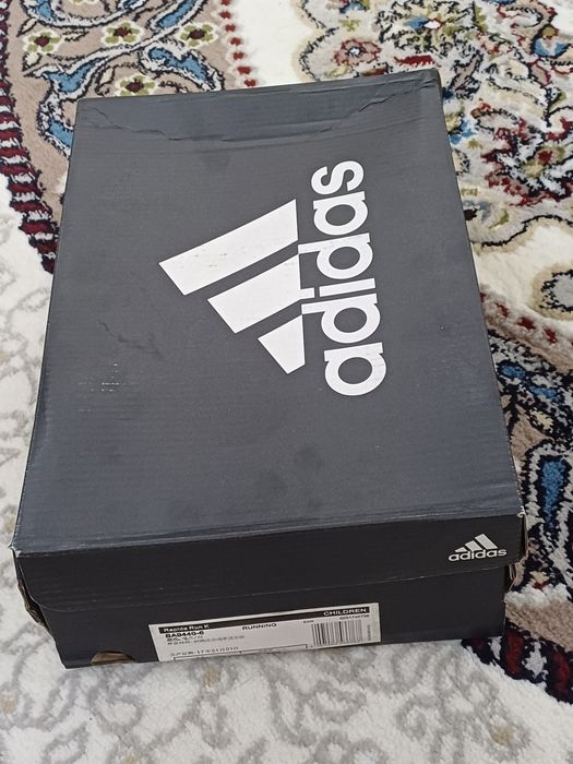 Adidas кроссовки новые