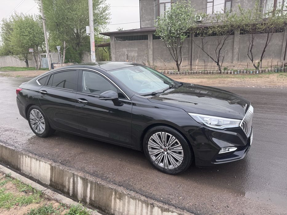 Hongqi h5 faqat kapot kraska bogan qogan joyi 100% toza 38 ming yurgan