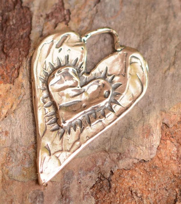 Сребърен медальон 925 сърце със сърце – талисман за любов.