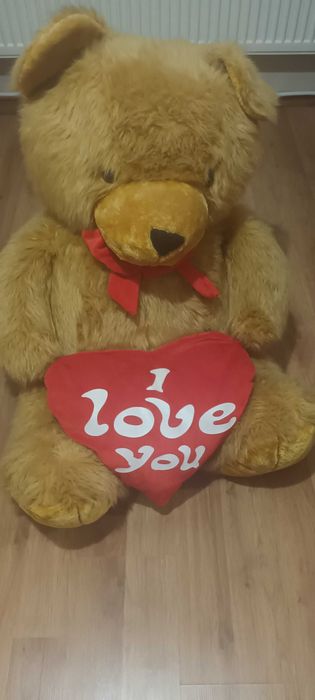 Голямо плюшено мече