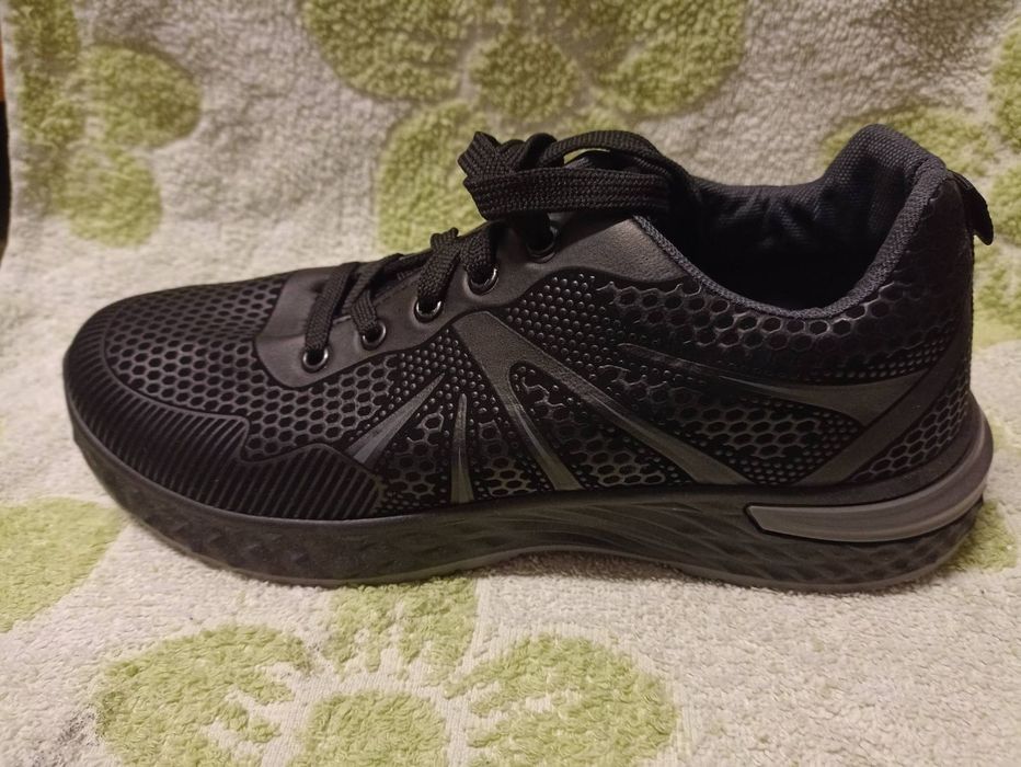Adidași noi, mărimea 45. De fapt, 43!
