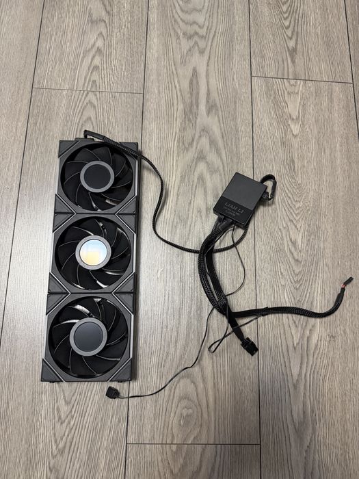 3 Ventilatoare lian li cu ECRAN TL 120 Reverse blade + hub lian li