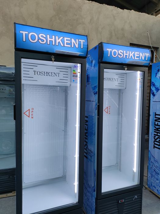 Продается витриный холодильник.