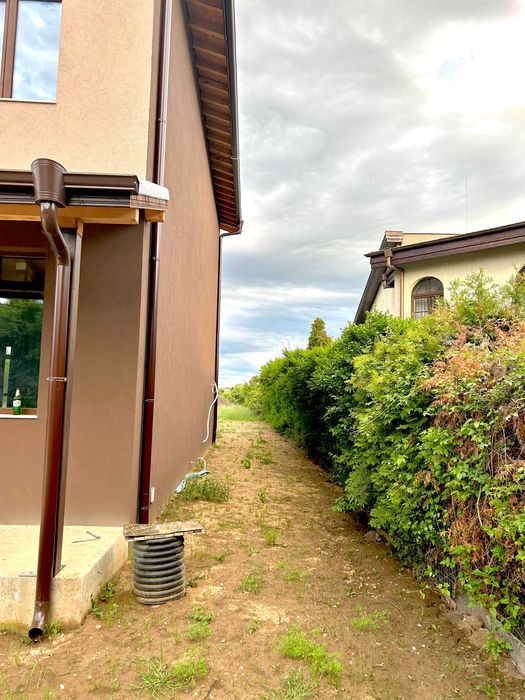 Продаваме двуетажна къща в с. Голяновци