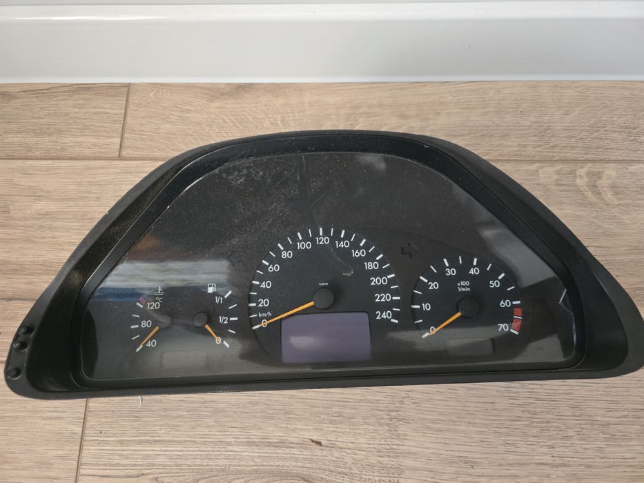 Мерседес 210...    .