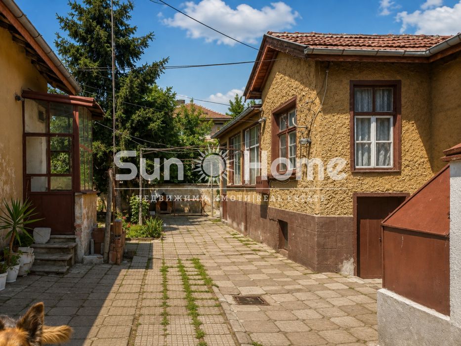Просторна къща в Харманли: 165 кв.м, частично обзаведена, с гараж и уд