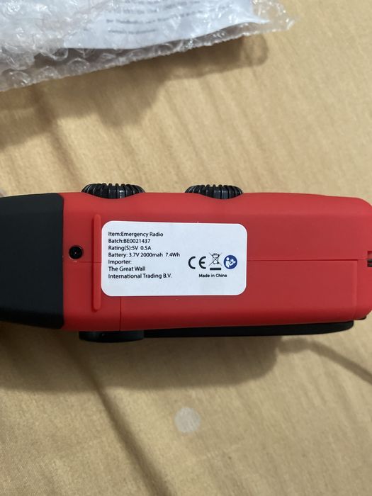 Solar crank radio