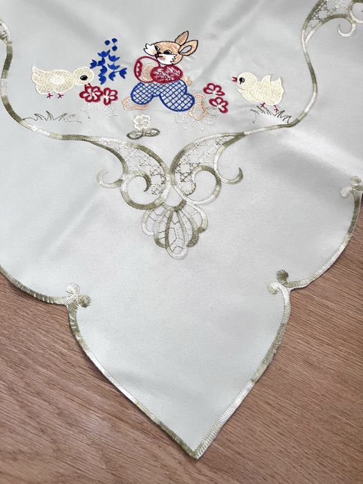 Față de masă și napron cu specific de Paște