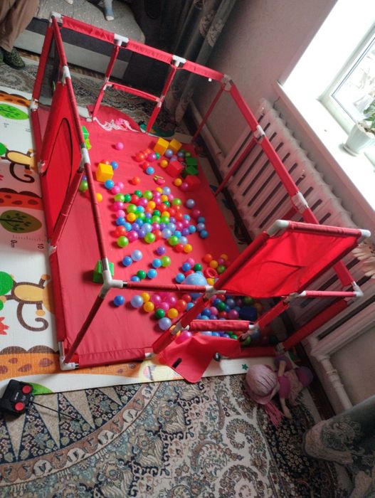 Продам манеж игровой