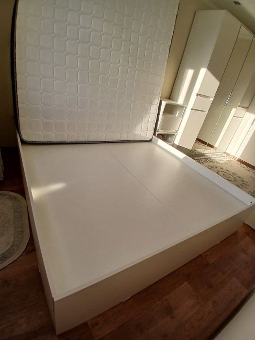 Срочно продам кровать 180×200 +матрас в комплекте
