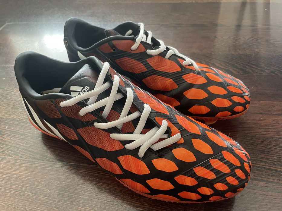 Ghete fotbal in stare foarte buna