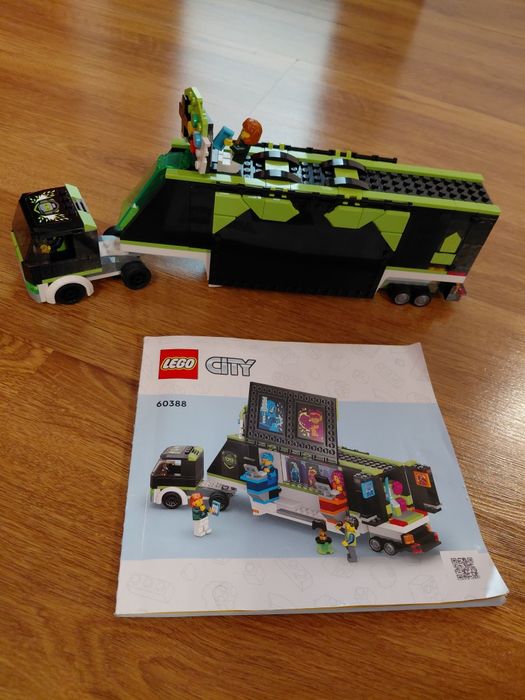LEGO City 60388 - Камион за игрален турнир