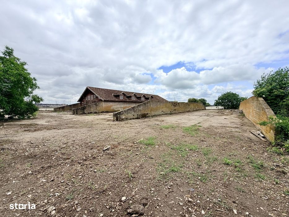 Teren de închiriat 2.950 mp cu Hală de 490 mp lângă pod Curtici