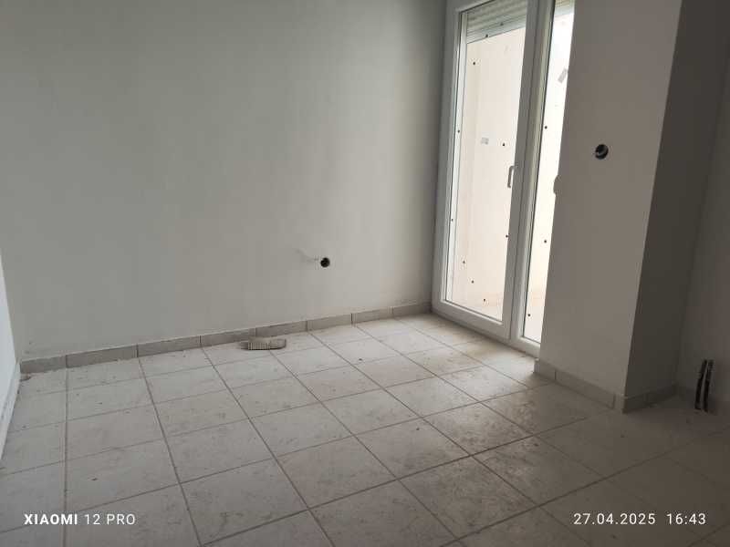 ПРОДАВА Просторен,нов апартамент в Паралия Офринио, Кавала