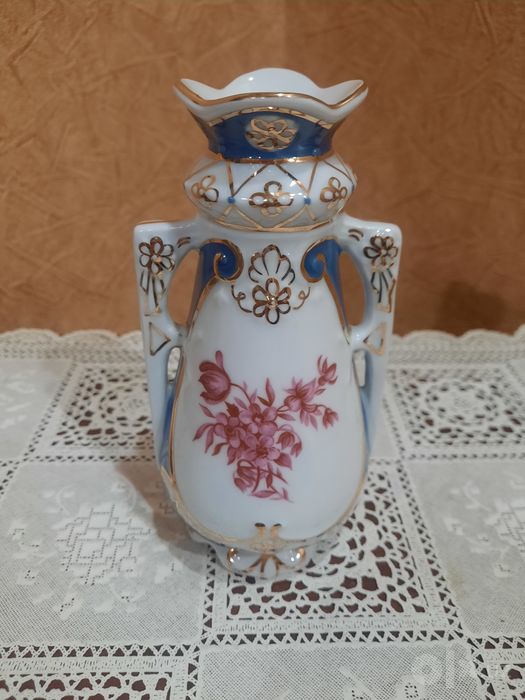 Красивая, миниатюрная, коллекционная вазочка из фарфора, винтаж,  Roya