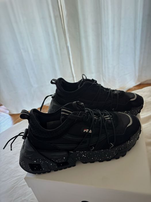 Черни сникърси  Fila