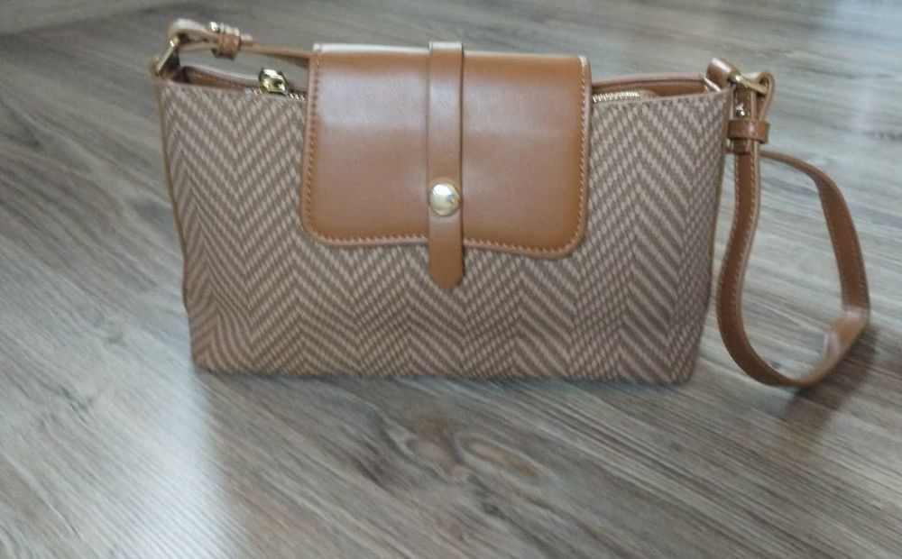 ЧИСТО НОВА Модерна Чанта през рамо / Crossbody • Елегантно Кафяво и Бежово