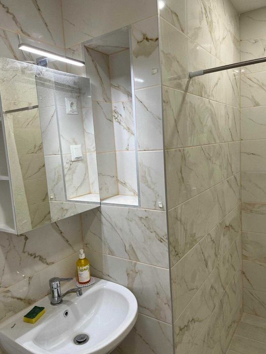 Тристаен апартамент, под наем, Център