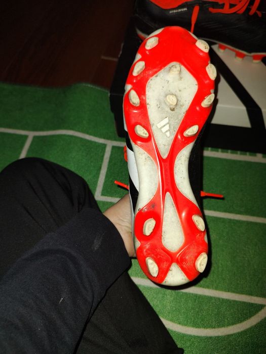 Като нови Бутонки adidas predator