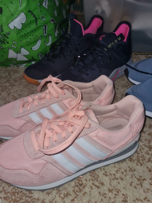 Vând adidași marca Adidas și Nike