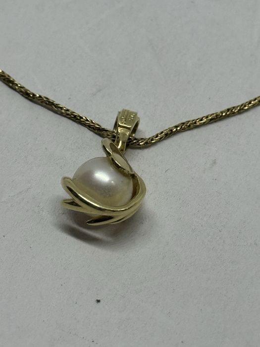 златен дамски синджир с висулка перла 18к 750