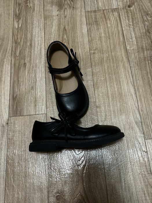 продаю детские туфли