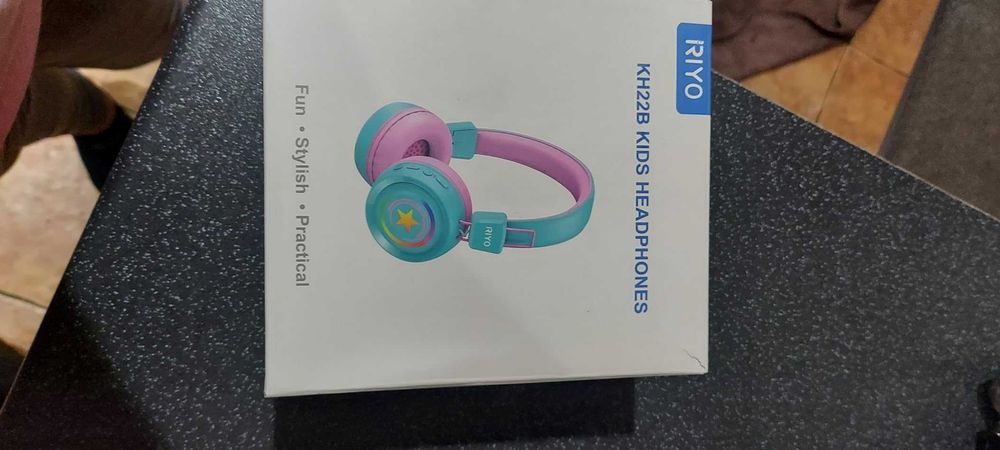 Детски Bluetooth слушалки RIYO с цветни LED светлини, ментово зелено