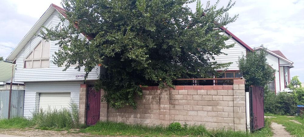 Продам 3 дома на одной территории