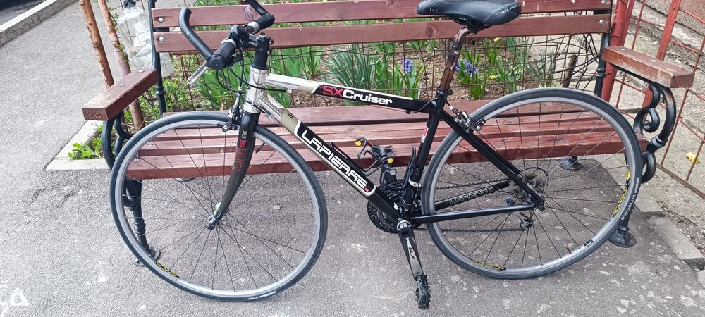 Bicicletă cursiera Lapierre cu furca carbon