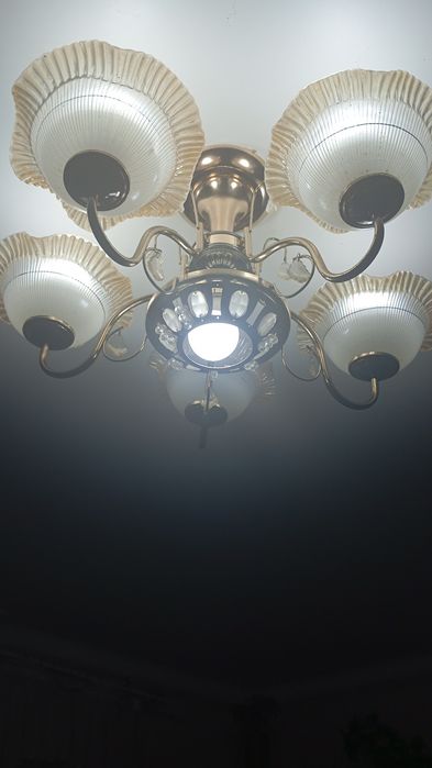 Продам  люстры в хорошем состоянии