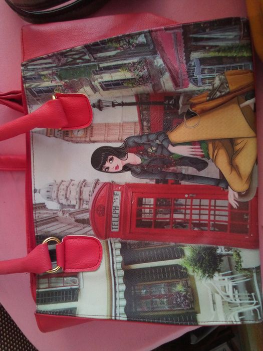 Дамски чанти различни големини модели цветове