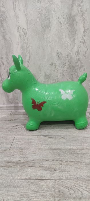 Прыгун ослик зелёный