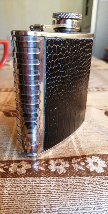 Метално шише за алкохол