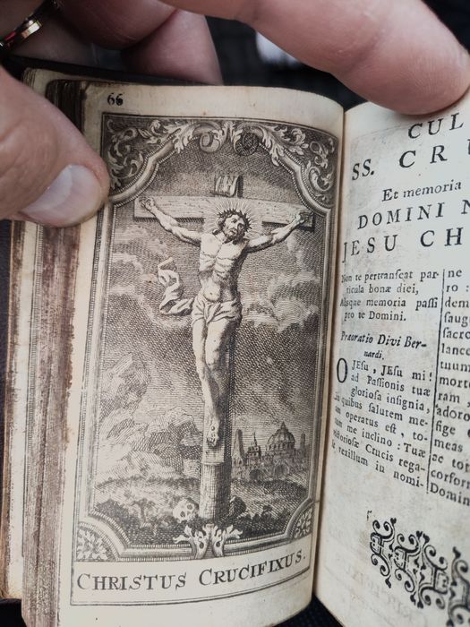 Biblia veche de  200 de ani în latină 1832-1835