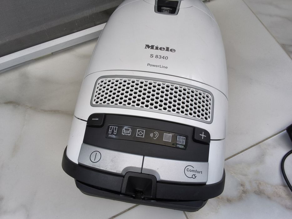 Aspirator cu fir  miele