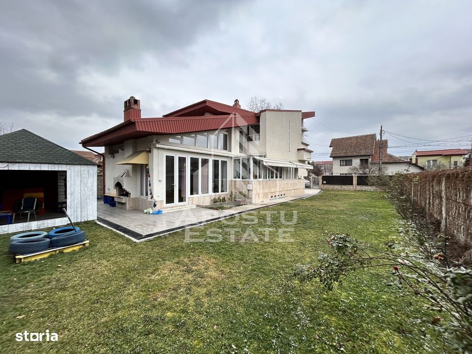 Vila P+2E, 6 camere, 3 bai, garaj dublu, zona Lipovei