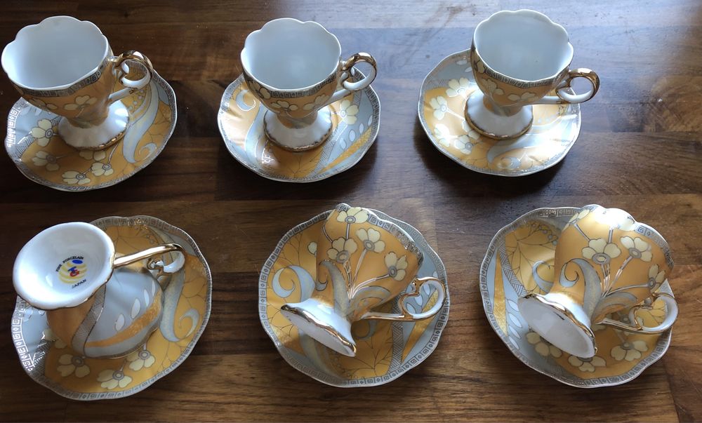 Продавам изящен комплект от японски порцелан