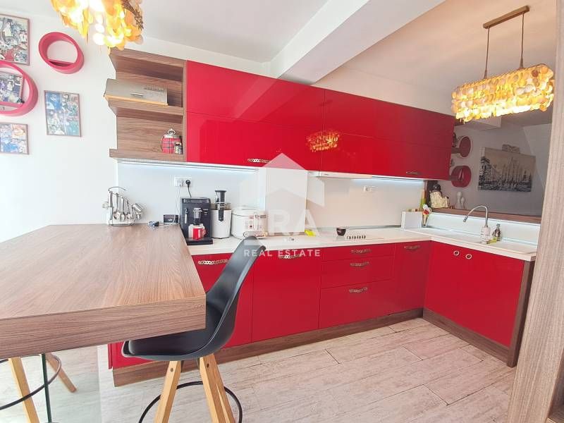 Продава се Четиристаен апартамент в Варна, Окръжна болница - 135 кв.м за 1741 €/кв.м - Снимка #1