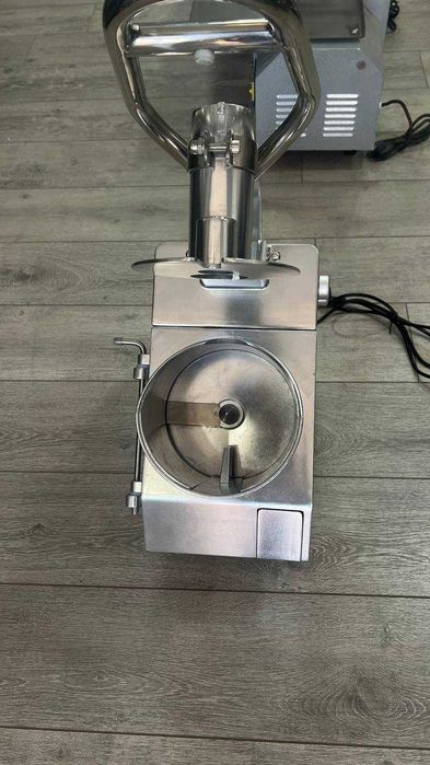 •Резак  для фруктов и овощей