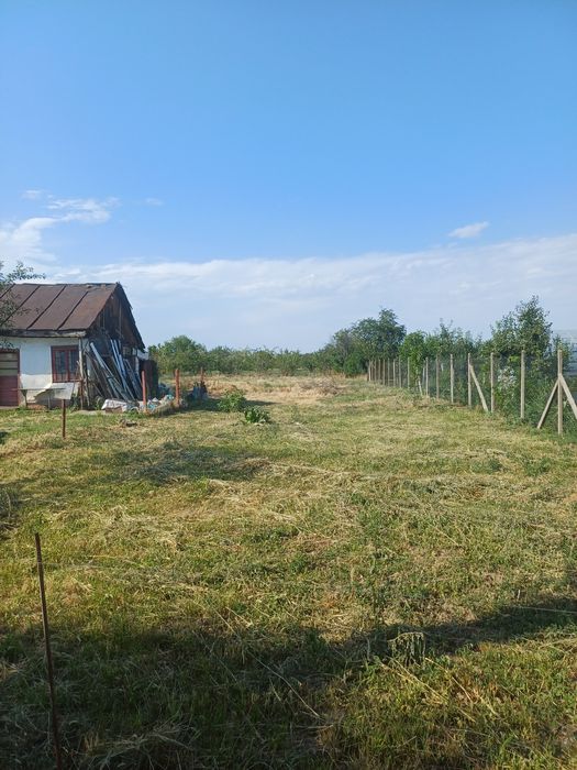 Vând teren intravilan 1000m