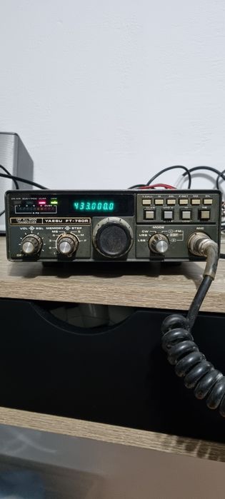 Statie transceiver Yaesu FT 901 DM si  FT 780 R