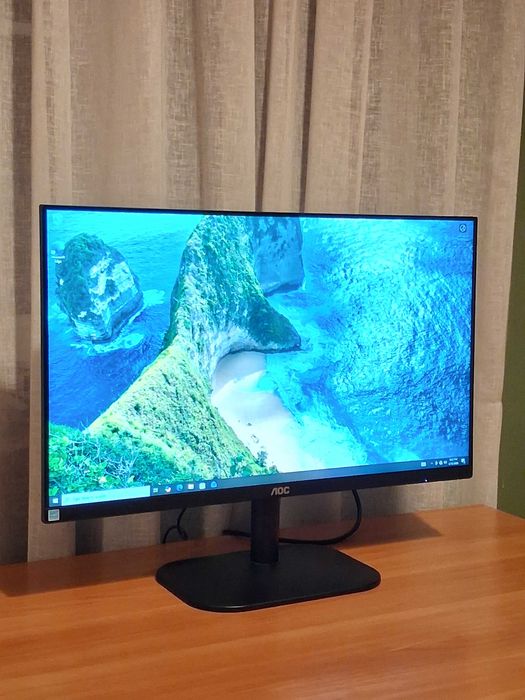 Геймърски компютър/ Microsoft Windows 10 Pro/ Ryzen 5 5500/ с включени аксесоари.