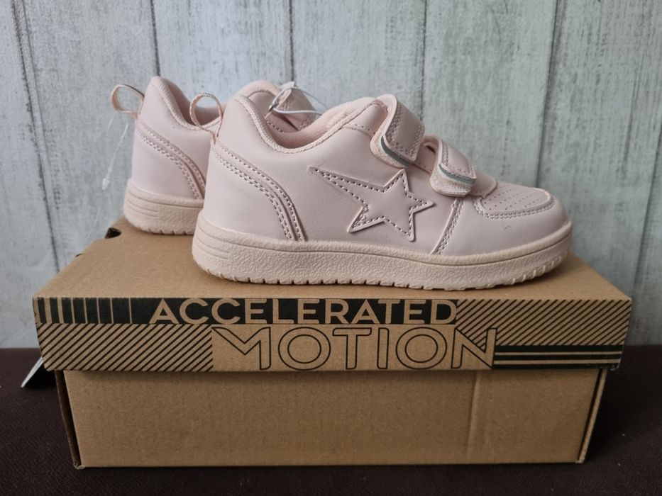 Продам Новые полуботинки на девочку р.27