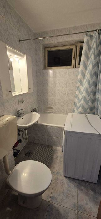 Vand / schimb apartament 3 camere zona Favorit Drumul Taberei sector 6