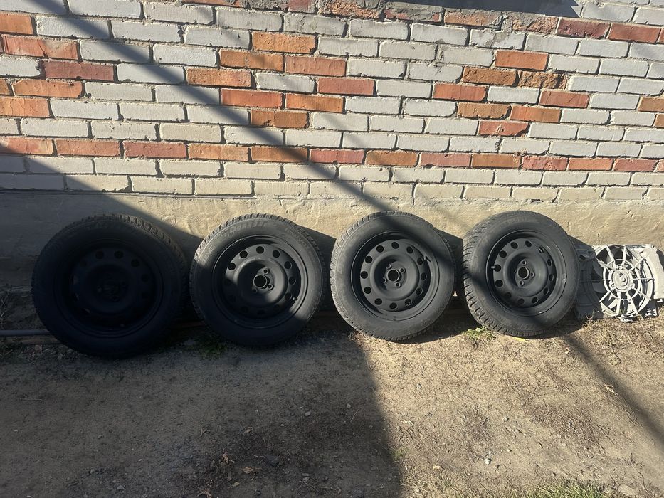 Продам комплект колес на 15
