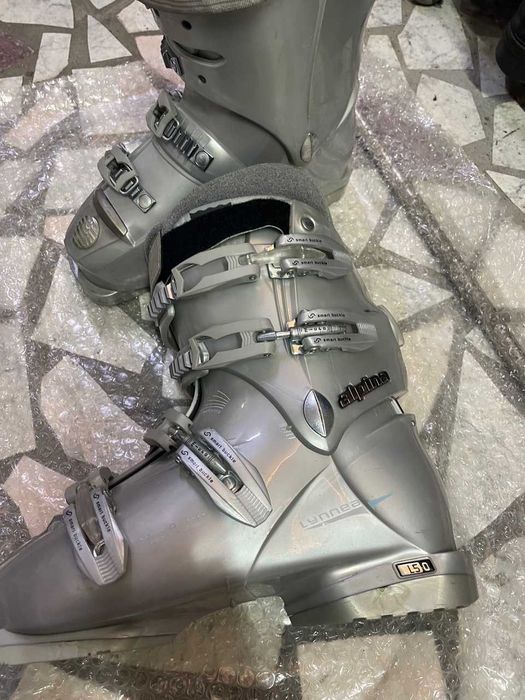 Ботинки горнолыжные  Alpine и Venus .