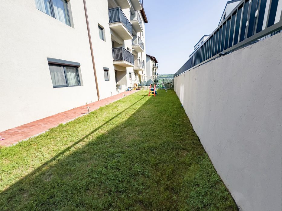 Vand apartament 3 camere cu gradina de 128 mp in zona vivo