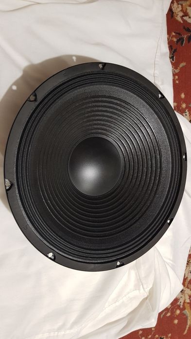 Pret pe bucata. Cutii/incinte mari pe 15" de fabrica, ca J.B.L Eon 515