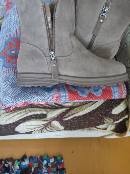 Продам женские сапоги